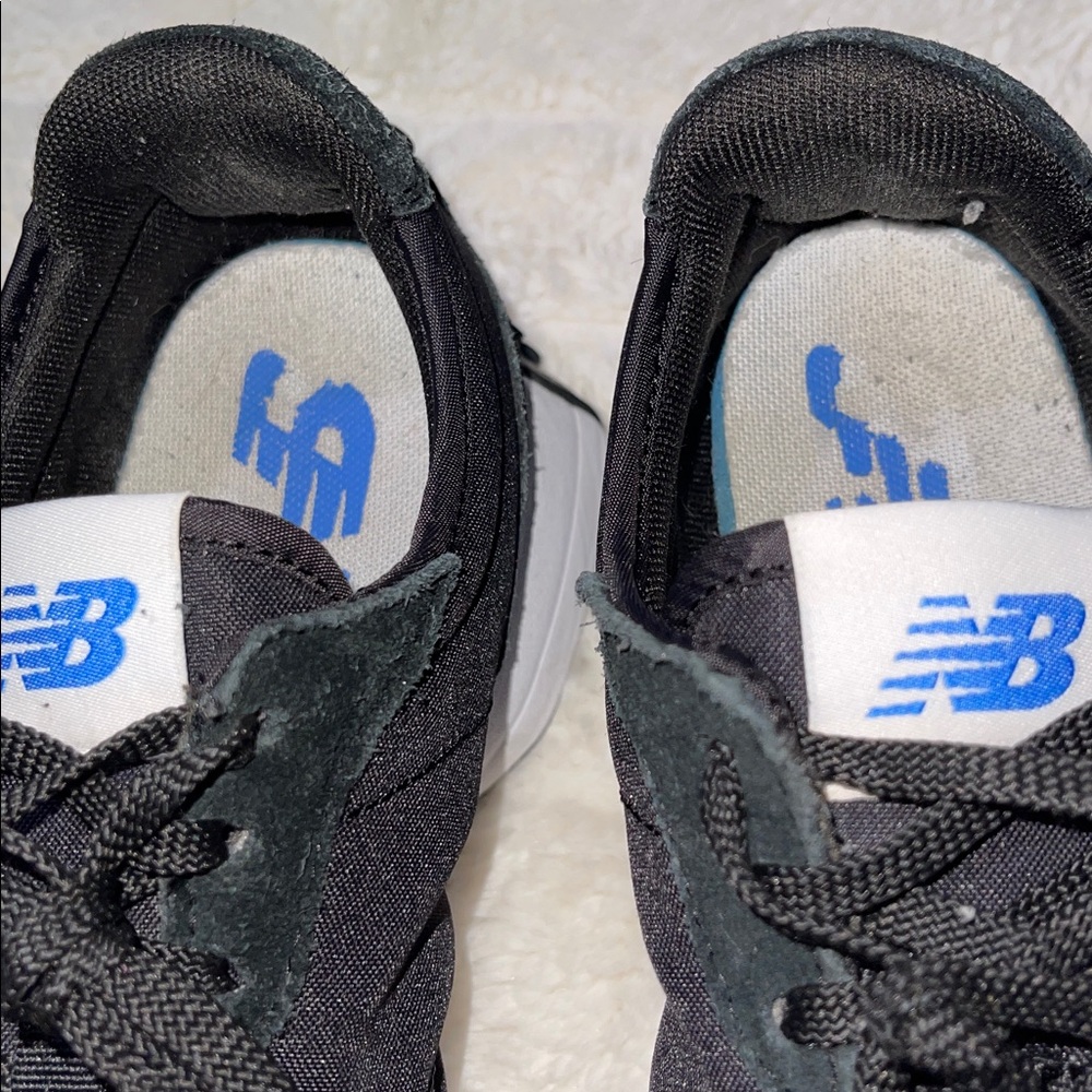 New Balance 327 - Picture 2 of 11
